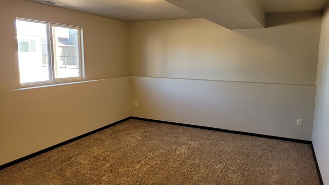 Building Photo - 628 Abraham Ct