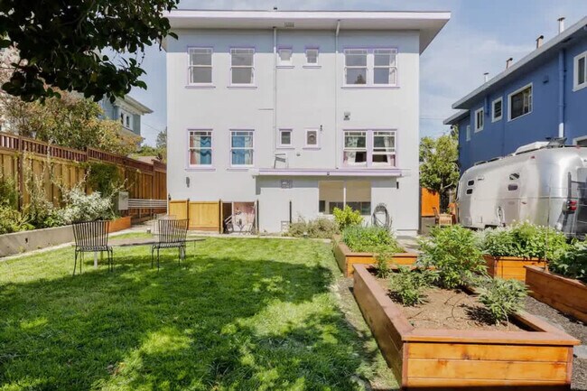 Building Photo - 3148 College Ave