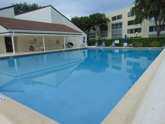 Building Photo - 3186 Via Poinciana