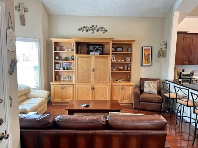 Building Photo - BEAUTIFULLY REMODELED 2 STORY VACAVILLE *S...