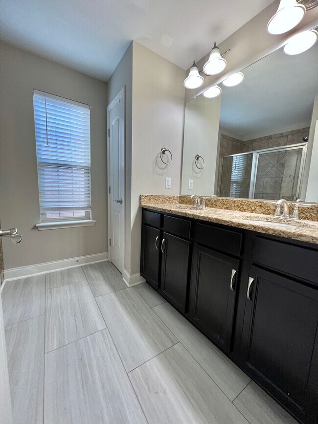 Building Photo - 3 Bed, 2.5 Bath Townhome 1 Mile from Downtown Franklin