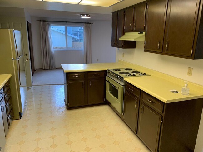 Building Photo - Spacious 3 bed 2 bath rambler home in Boulevard Lane, Renton