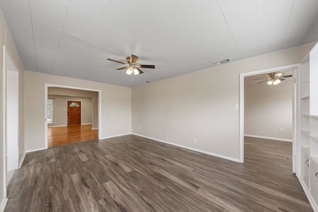 Building Photo - 310 Sumner Dr