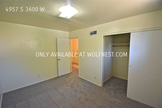 Building Photo - Updated 2 Bed Taylorsville Unit! No Deposi...