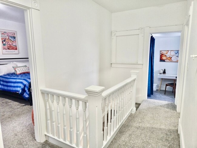 Building Photo - Cute and cozy Greensburg home!