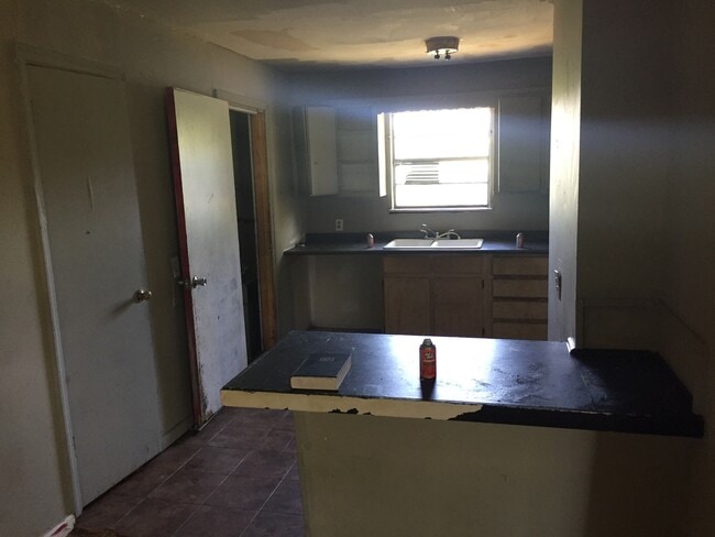 Building Photo - 3 bdrm
