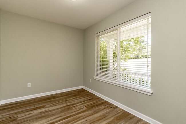 Building Photo - 3 bedroom, 2.5 bath DuPont home featuring AC!