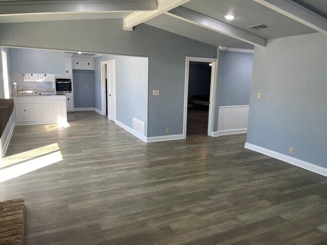 Building Photo - 229 Travis Ln