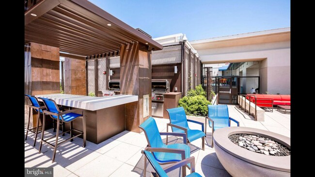 Rooftop amenities - 851 N Glebe Rd