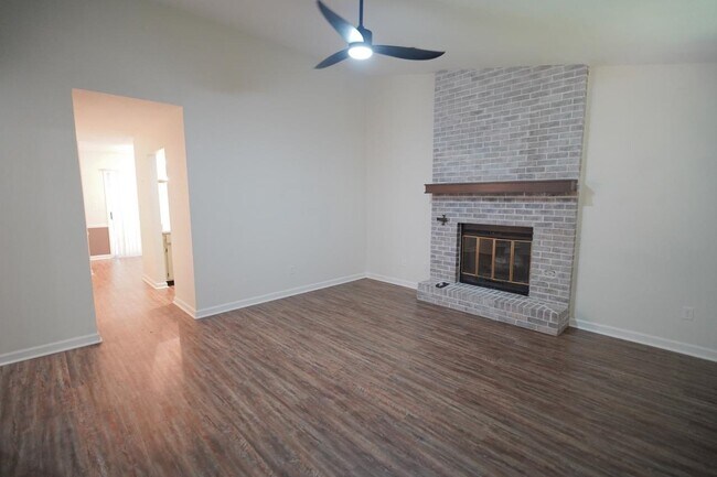 Building Photo - 3027 Oak Hammock Ln
