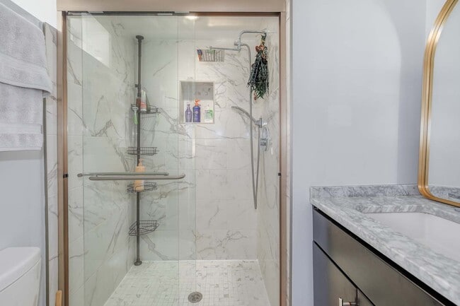 Building Photo - 1202 Jackson St NE