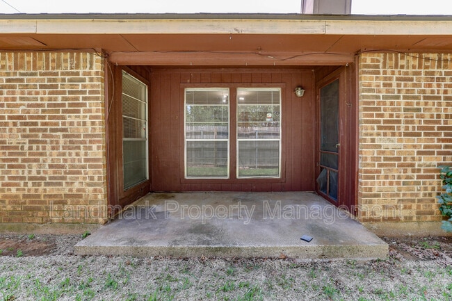Building Photo - 32 Shady Valley Ct