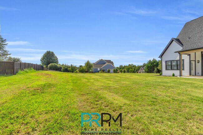 Building Photo - 938 Benchmark Dr