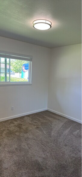 Building Photo - 2826 Varden Ave