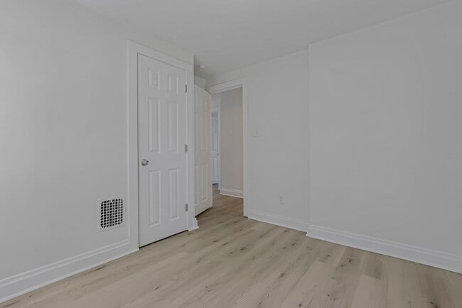 Building Photo - 450 S Terrace Ave