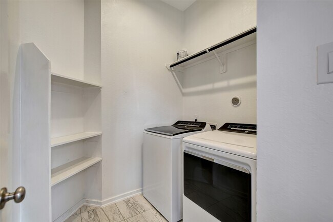 Building Photo - 21131 Melshell Dr