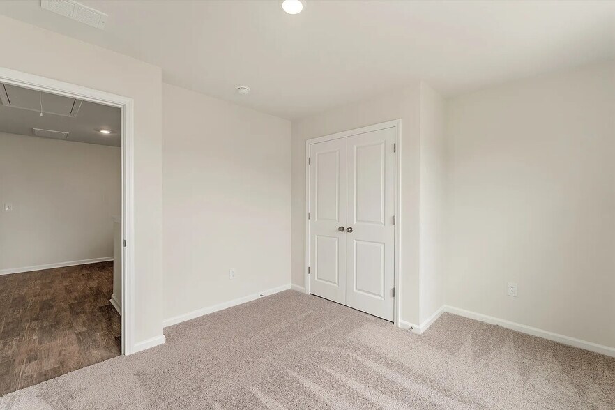 Building Photo - 12115 Lansbury Dr