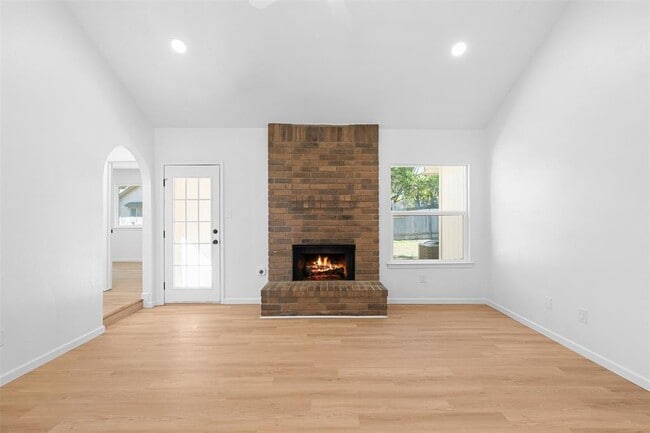 Building Photo - 16307 Essex Cove