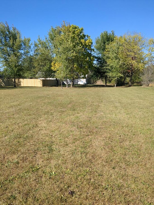 Building Photo - 1019 W 150 N