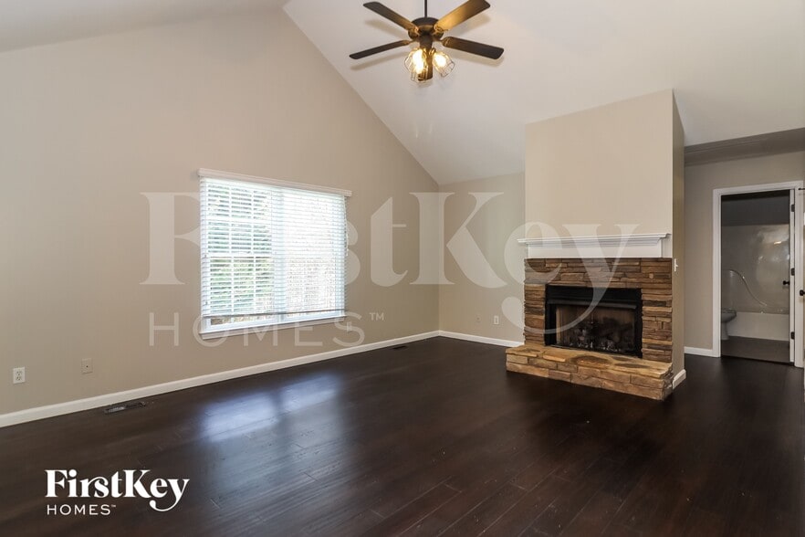 Building Photo - 189 Michael St