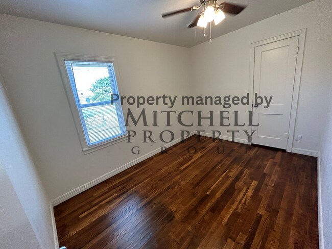 Building Photo - Welcome to 4103 S. Lipscomb! Charming 4 be...