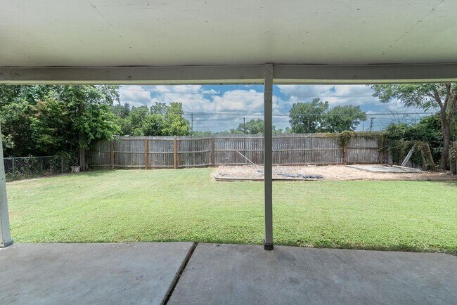Building Photo - 1515 Glenmeadows Dr