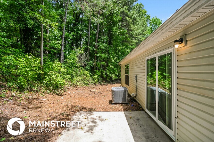 Building Photo - 5945 Hamilton Oaks Dr