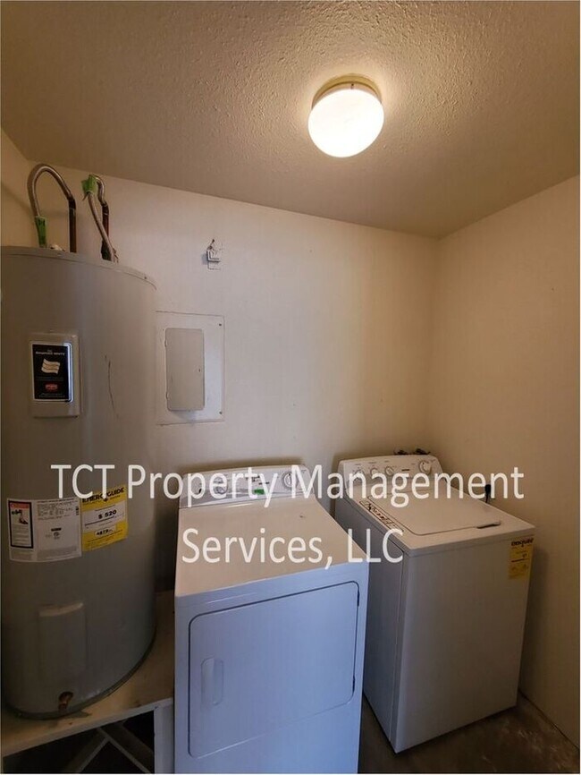 Building Photo - Great Condo in Great Location!