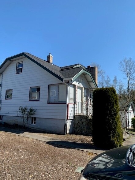 Side view - 2717 Mill Ave