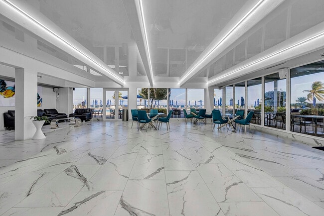 Building Photo - 1904 S Ocean Dr