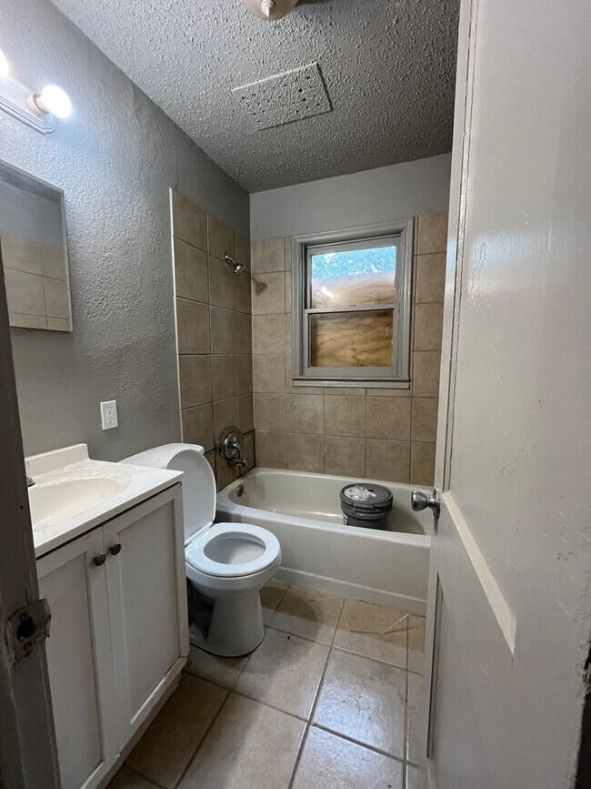 Building Photo - Charming 3 Bed, 1 Bath Home in Tulsa, OK S...