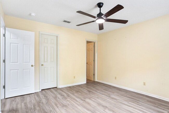 Building Photo - 2 Bedroom 2 Bathroom Gated Community
