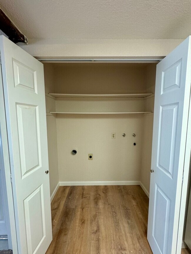 Building Photo - 2/2 duplex in Fair Oaks