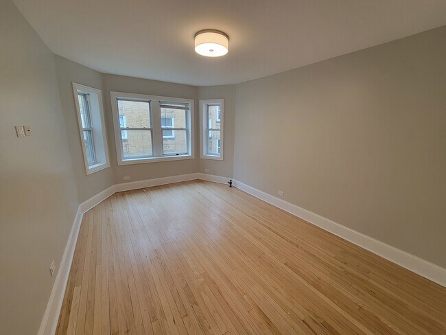 Building Photo - 6430 N Richmond St