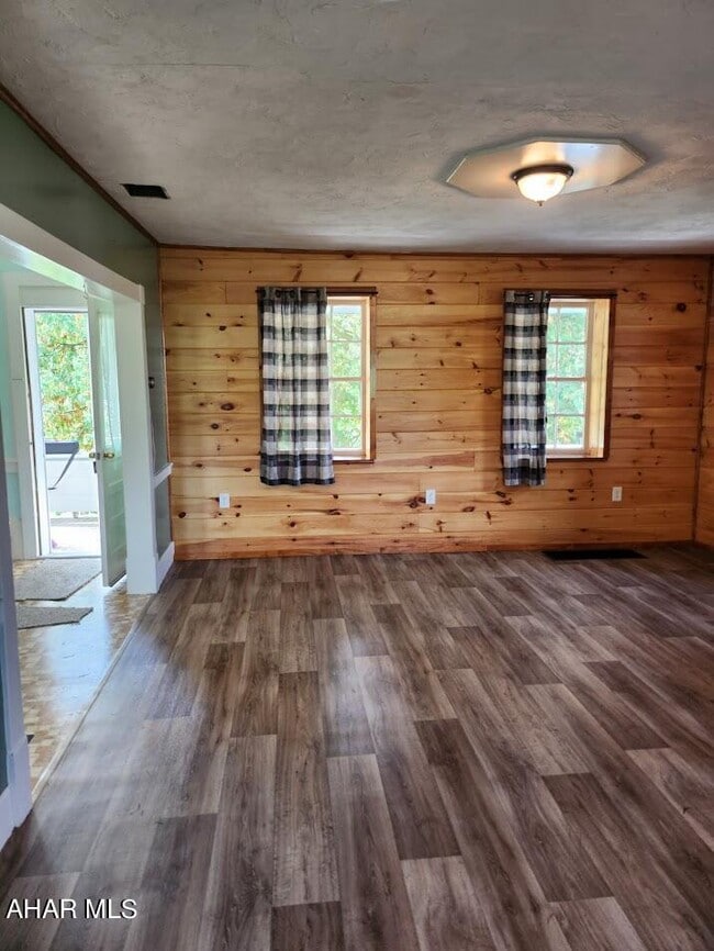 Building Photo - 470 Golden Rule Dr