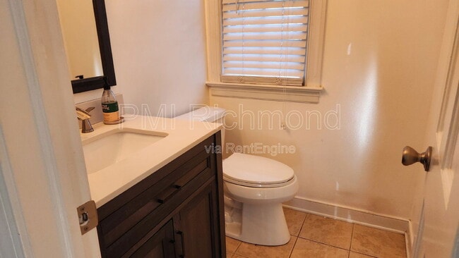 Building Photo - 2018 Cambridge Dr