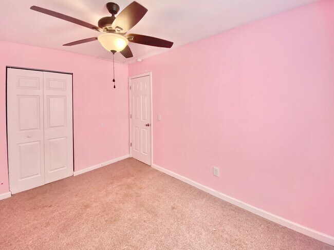 Building Photo - 102 Petworth Dr