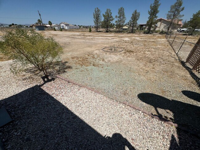 Building Photo - Charming 3-bedroom home located in the picturesque town of Pahrump!