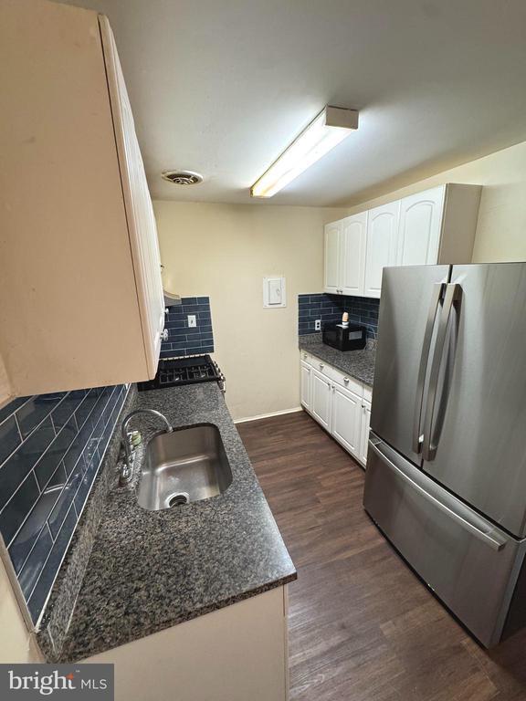 Building Photo - 11919 Parklawn Dr