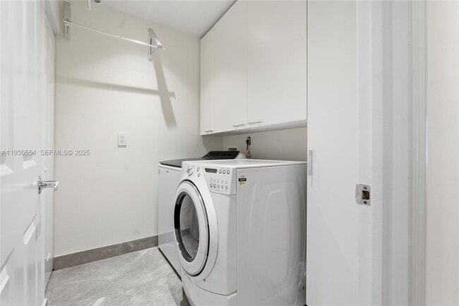 Building Photo - 3135 NE 211th St