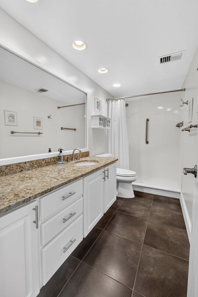 Building Photo - 2800 N Ocean Dr
