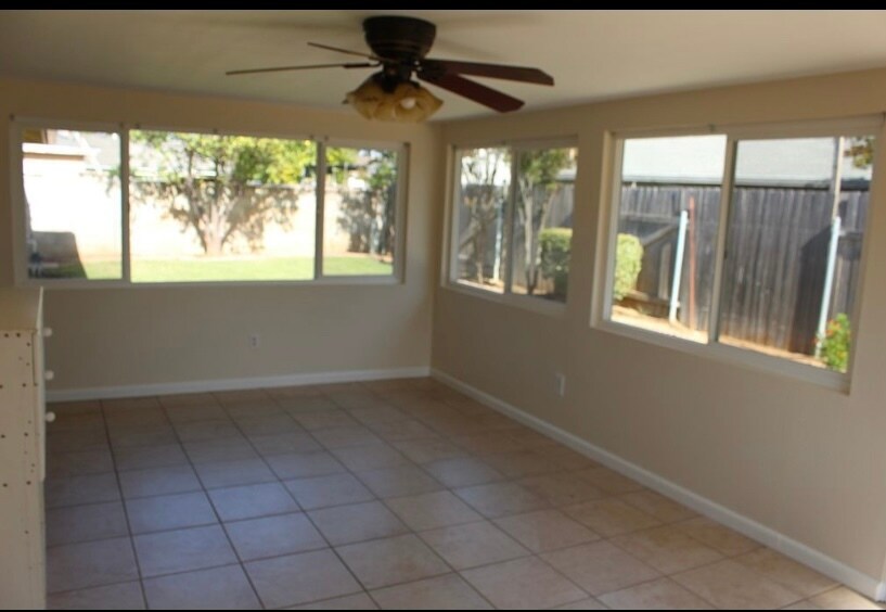 Building Photo - 8484 Monteel Pl