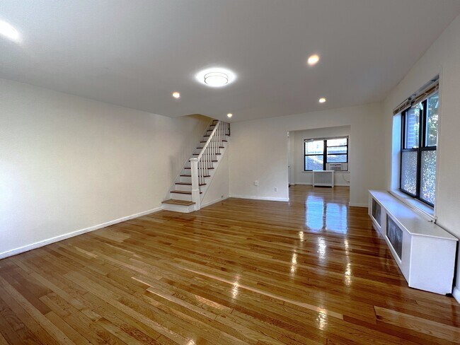 Building Photo - 67-135-135 Dartmouth St