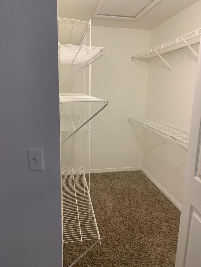 Building Photo - Elegant 2bedrooms 2 bathrooms