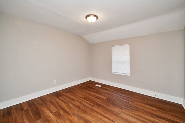 Building Photo - Bessemer Gem! Modern Renovation, Huge Living Room, Great Location