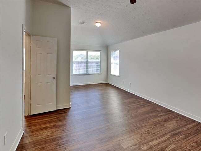 Building Photo - 18413 Sunrise Oaks Ct