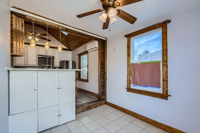 Building Photo - 3147 N Spaulding Ave