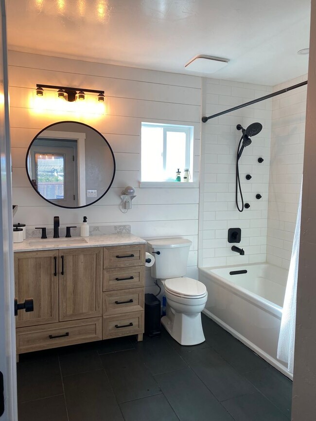 Building Photo - Charming 3 bed 2 bath home in Serra Mesa