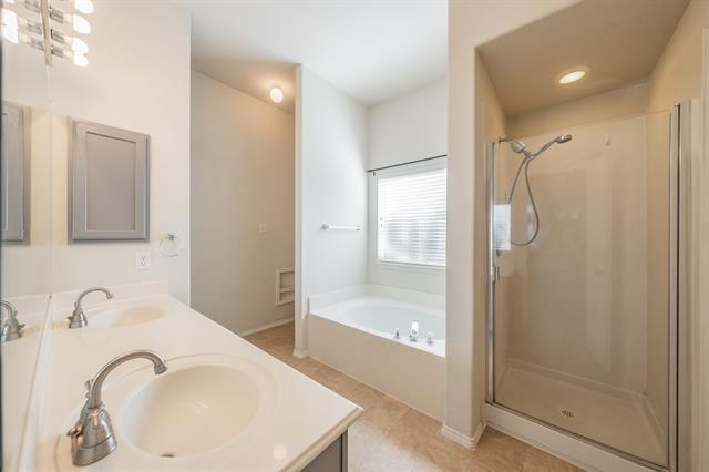 Building Photo - 2612 Redcedar Dr