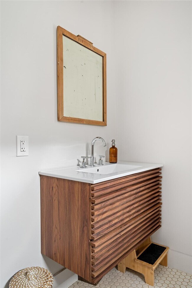 Building Photo - 11773 Newberg Rd